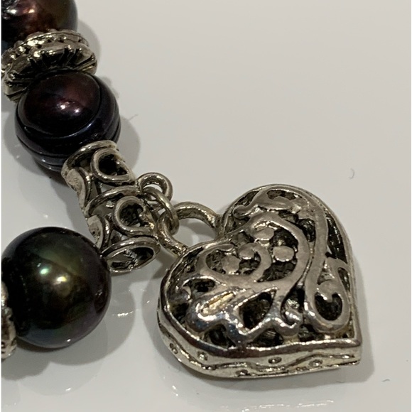A Black Beaded & Silver Toned Filigree Heart Pendant Stretchable Bracelet - Picture 2 of 6